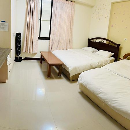 花園夜市易民宿 Tainan Exterior photo